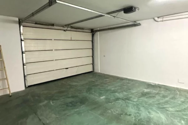 Shtepi me qera Vila Luksoze ne Tirane, 4+1, Mobilimi E mobiluar, Pagesa 250,000  Leke.