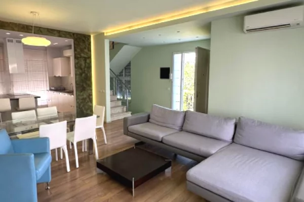 Shtepi me qera 4+1 ne Tirane - 250,000 Leke