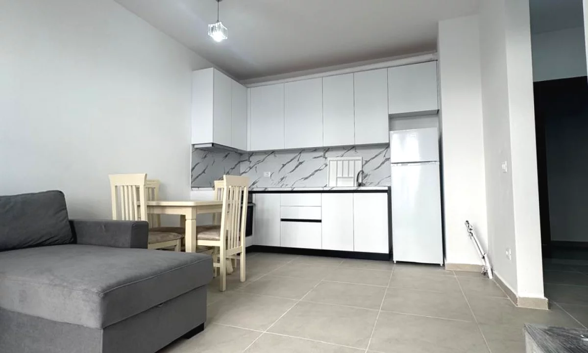 Shtepi ne shitje Apartament ne Tirane, 2+1, Mobilimi E mobiluar, Pagesa 118,300  Euro.