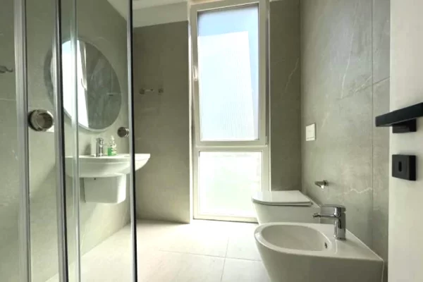 Shtepi me qera Apartament ne Tirane, 3+1, Mobilimi E mobiluar, Pagesa 2,000  Euro.