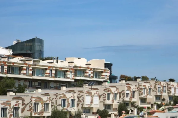 Shtepi ne shitje Duplex(shtepi me 2 kate) ne Tirane, 2+1, Mobilimi Bosh, pa mobiluar, Pagesa 370,000  Euro.