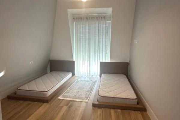 Shtepi me qera Apartament ne Tirane, 2+1, Mobilimi E mobiluar, Pagesa 85,000  Leke.