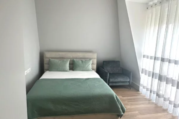 Shtepi me qera Apartament ne Tirane, 2+1, Mobilimi E mobiluar, Pagesa 85,000  Leke.