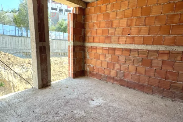 Shtepi ne shitje Apartament ne Tirane, 1+1, Mobilimi Bosh, pa mobiluar, Pagesa 101,700  Euro.