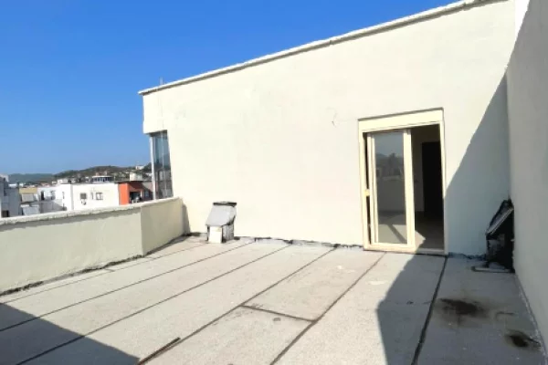 Shtepi ne shitje Apartament ne Tirane, 2+1, Mobilimi Bosh, pa mobiluar, Pagesa 123,000  Euro.