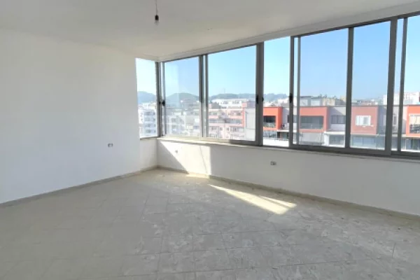 Shtepi ne shitje Apartament ne Tirane, 2+1, Mobilimi Bosh, pa mobiluar, Pagesa 123,000  Euro.