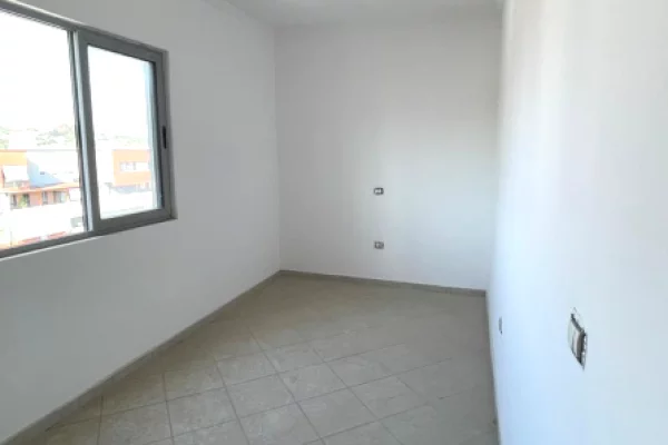 Shtepi ne shitje Apartament ne Tirane, 2+1, Mobilimi Bosh, pa mobiluar, Pagesa 123,000  Euro.