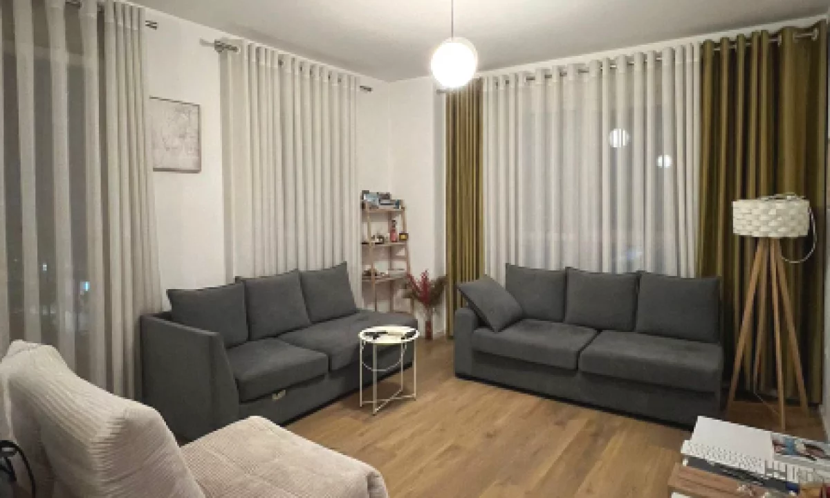 Shtepi me qera Apartament ne Tirane, 2+1, Mobilimi E mobiluar, Pagesa 90,000  Leke.