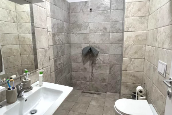 Shtepi me qera Apartament ne Tirane, 2+1, Mobilimi E mobiluar, Pagesa 90,000  Leke.