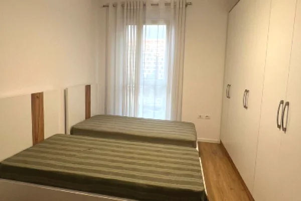 Shtepi me qera Apartament ne Tirane, 2+1, Mobilimi E mobiluar, Pagesa 90,000  Leke.