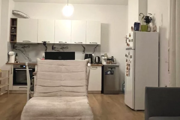 Shtepi me qera Apartament ne Tirane, 2+1, Mobilimi E mobiluar, Pagesa 90,000  Leke.