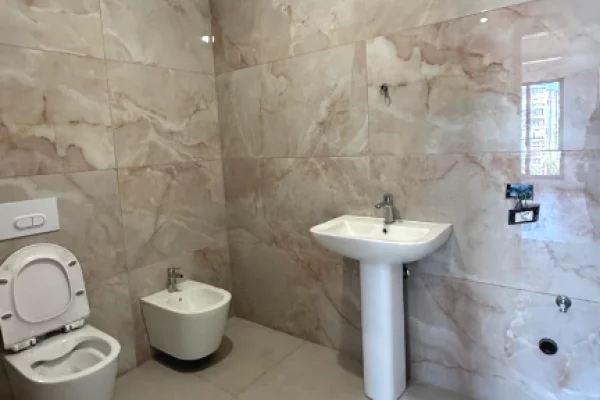Shtepi ne shitje Apartament ne Tirane, 2+1, Mobilimi Bosh, pa mobiluar, Pagesa 13,400,000  Leke.