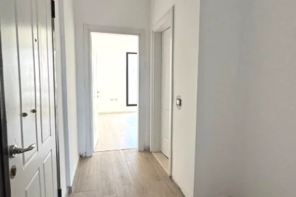 Shtepi ne shitje Apartament ne Tirane, 2+1, Mobilimi Bosh, pa mobiluar, Pagesa 13,400,000  Leke.