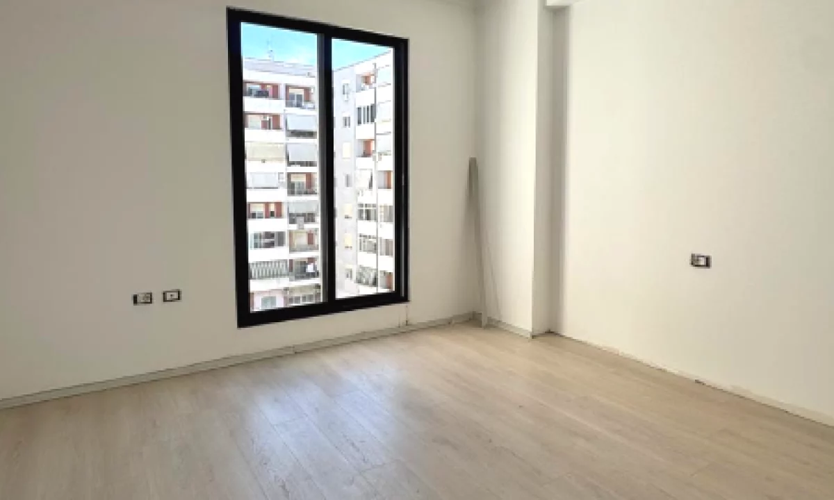 Shtepi ne shitje Apartament ne Tirane, 2+1, Mobilimi Bosh, pa mobiluar, Pagesa 13,400,000  Leke.