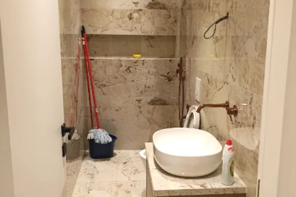 Shtepi me qera Apartament ne Tirane, 2+1, Mobilimi E mobiluar, Pagesa 80,000  Leke.