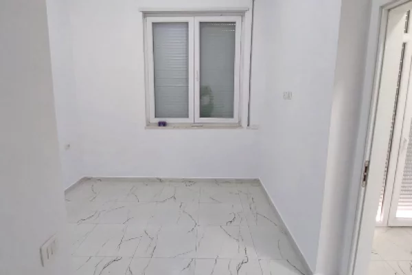 Shtepi me qera Apartament ne Tirane, 2+1, Mobilimi Bosh, pa mobiluar, Pagesa 850  Euro.