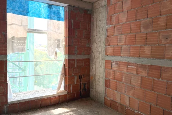 Shtepi ne shitje Apartament ne Tirane, 2+1, Mobilimi Bosh, pa mobiluar, Pagesa 132,000  Euro.