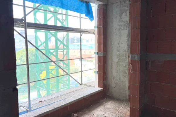Shtepi ne shitje Apartament ne Tirane, 2+1, Mobilimi Bosh, pa mobiluar, Pagesa 132,000  Euro.