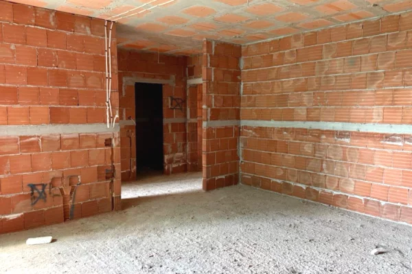 Shtepi ne shitje Apartament ne Tirane, 2+1, Mobilimi Bosh, pa mobiluar, Pagesa 132,000  Euro.