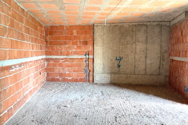 Shtepi ne shitje Apartament ne Tirane, 2+1, Mobilimi Bosh, pa mobiluar, Pagesa 132,000  Euro.