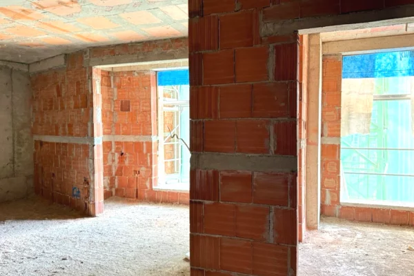 Shtepi ne shitje Apartament ne Tirane, 2+1, Mobilimi Bosh, pa mobiluar, Pagesa 132,000  Euro.