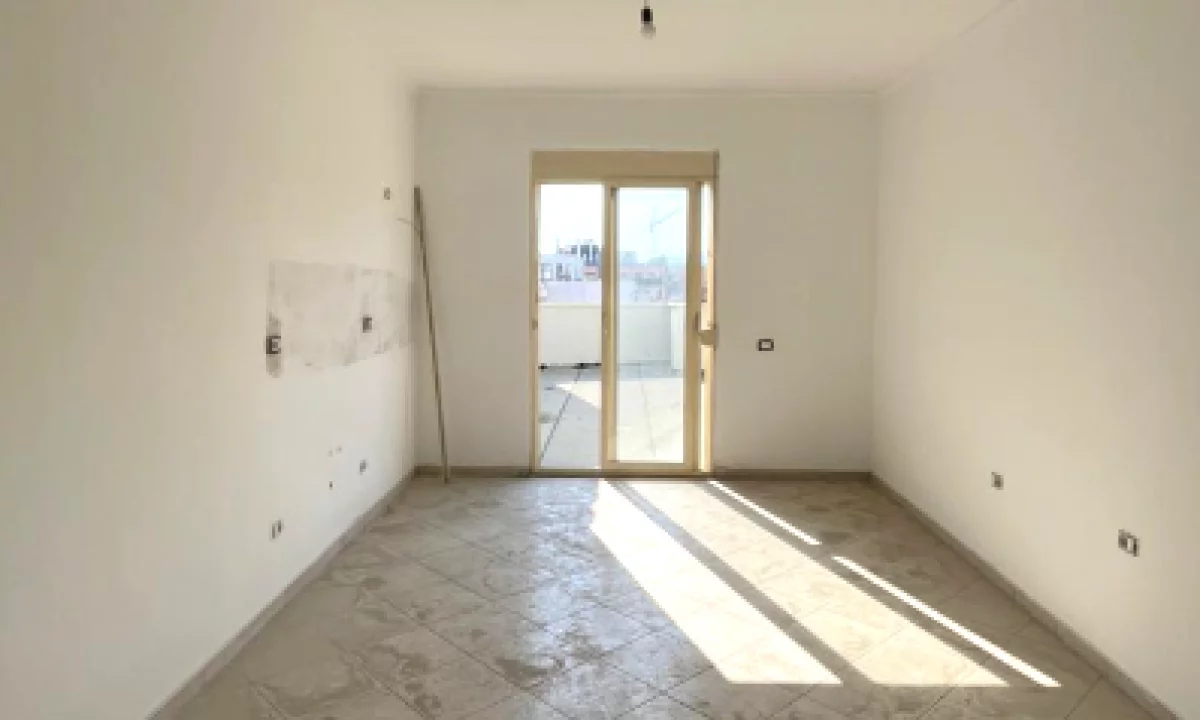 Shtepi ne shitje Apartament ne Tirane, 2+1, Mobilimi Bosh, pa mobiluar, Pagesa 12,000,000  Leke.