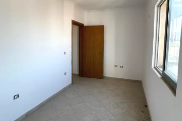 Shtepi ne shitje Apartament ne Tirane, 2+1, Mobilimi Bosh, pa mobiluar, Pagesa 12,000,000  Leke.
