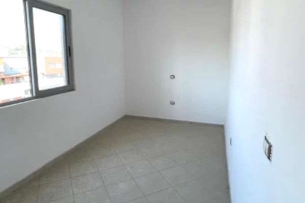 Shtepi ne shitje Apartament ne Tirane, 2+1, Mobilimi Bosh, pa mobiluar, Pagesa 12,000,000  Leke.