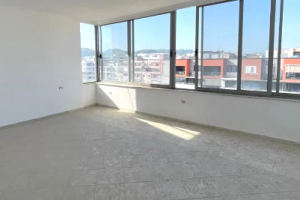Shtepi ne shitje Apartament ne Tirane, 2+1, Mobilimi Bosh, pa mobiluar, Pagesa 12,000,000  Leke.