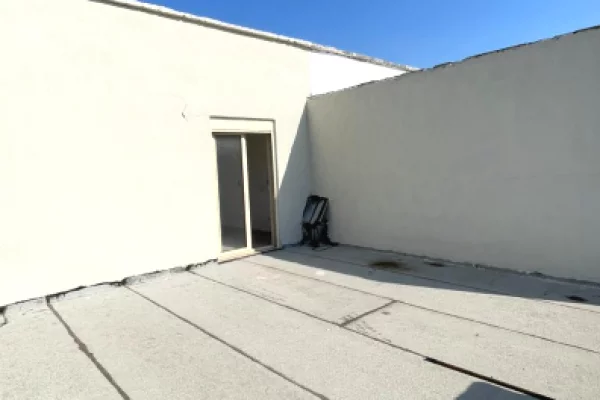 Shtepi ne shitje Apartament ne Tirane, 2+1, Mobilimi Bosh, pa mobiluar, Pagesa 12,000,000  Leke.