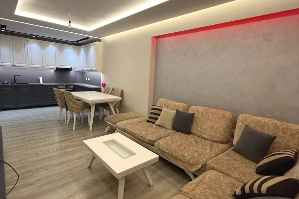 Shtepi ne shitje Apartament ne Tirane, 2+1, Mobilimi E mobiluar, Pagesa 200,000  Euro.