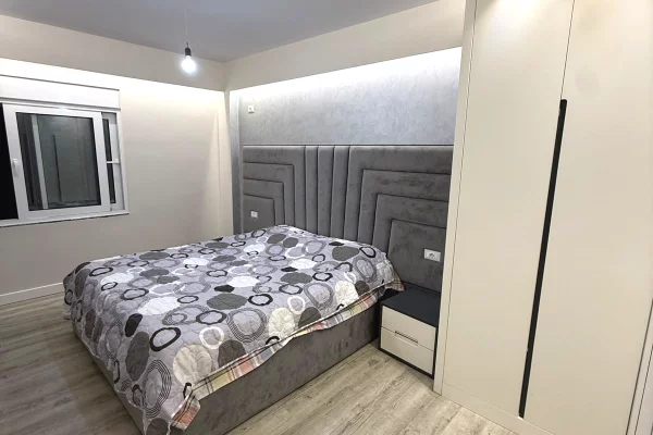 Shtepi ne shitje Apartament ne Tirane, 2+1, Mobilimi E mobiluar, Pagesa 200,000  Euro.