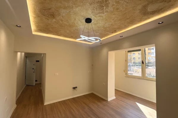 Shtepi ne shitje Apartament ne Tirane, 1+1, Mobilimi Bosh, pa mobiluar, Pagesa 140,000  Euro.