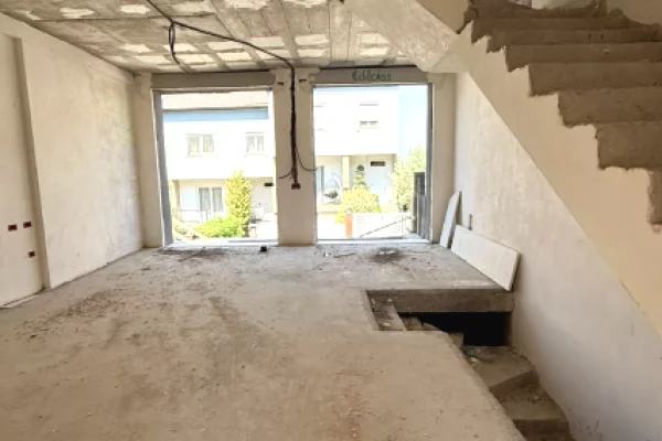 Shtepi ne shitje Vila Luksoze ne Tirane, 3+1, Mobilimi Bosh, pa mobiluar, Pagesa 55,000,000  Leke.