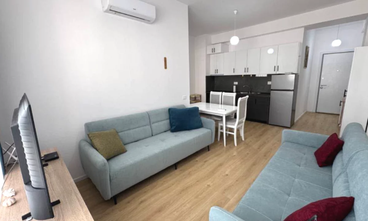 Shtepi ne shitje Apartament ne Tirane, 1+1, Mobilimi E mobiluar, Pagesa 105,000  Euro.