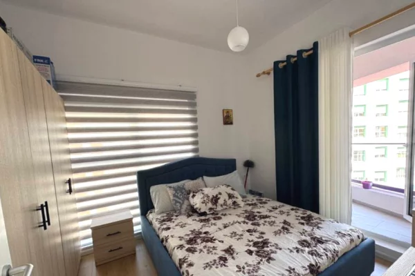 Shtepi ne shitje Apartament ne Tirane, 1+1, Mobilimi E mobiluar, Pagesa 105,000  Euro.