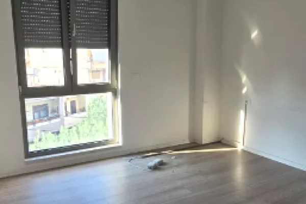 Ambient biznesi me qera 3+1 ne Tirane - 1,400 Leke