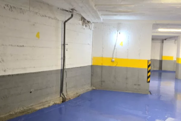 SHITEN POSTE PARKIMI 120 m² | PËRBALLË DELIJORGJIT