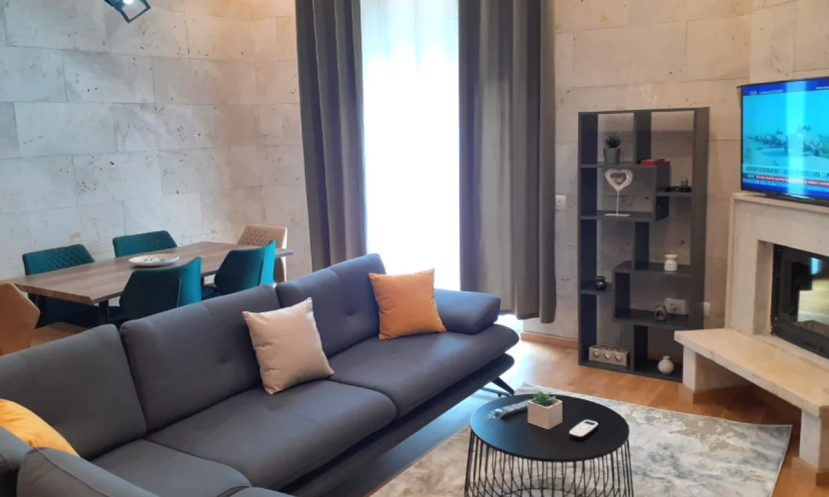 Shtepi me qera Apartament ne Tirane, 2+1, Mobilimi E mobiluar, Pagesa 1,100  Euro.