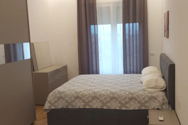 Shtepi me qera Apartament ne Tirane, 2+1, Mobilimi E mobiluar, Pagesa 1,100  Euro.