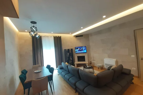 Shtepi me qera Apartament ne Tirane, 2+1, Mobilimi E mobiluar, Pagesa 1,100  Euro.