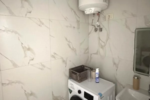 Shtepi me qera Apartament ne Tirane, 2+1, Mobilimi E mobiluar, Pagesa 1,000  Euro.