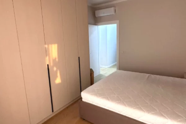 Shtepi me qera Apartament ne Tirane, 2+1, Mobilimi E mobiluar, Pagesa 1,000  Euro.