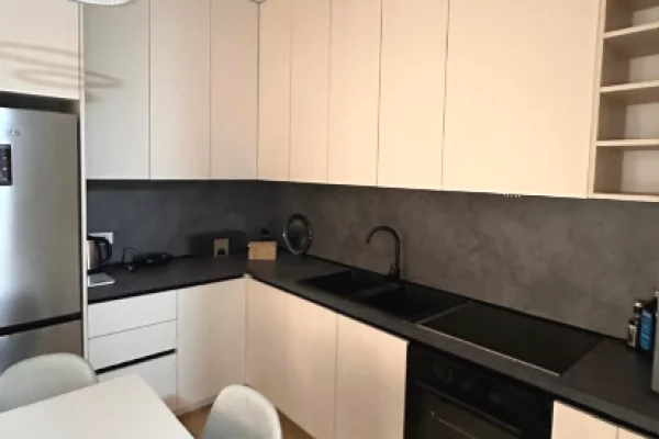 Shtepi me qera Apartament ne Tirane, 2+1, Mobilimi E mobiluar, Pagesa 1,000  Euro.