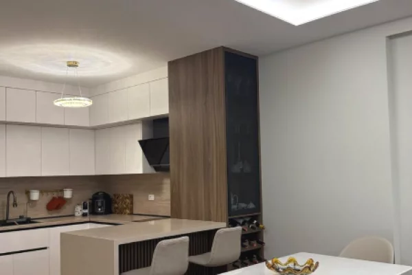 Shtepi ne shitje Apartament ne Tirane, 2+1, Mobilimi E mobiluar, Pagesa 320,000  Euro.