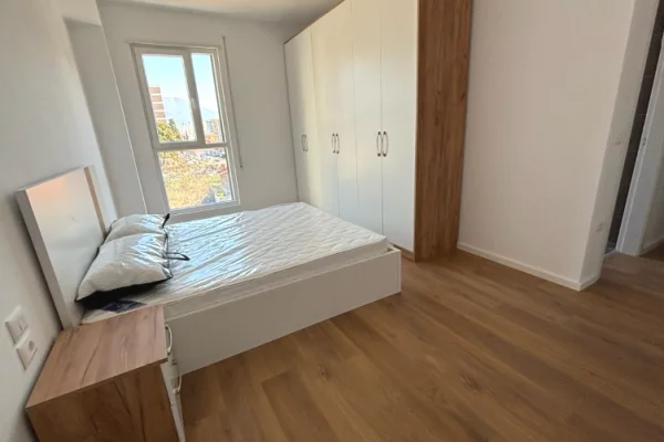 Shtepi me qera Apartament ne Tirane, 2+1, Mobilimi E mobiluar, Pagesa 80,000  Leke.