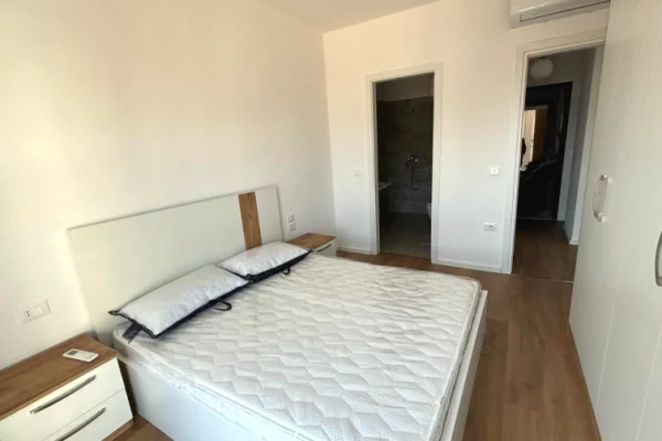 Shtepi me qera Apartament ne Tirane, 2+1, Mobilimi E mobiluar, Pagesa 80,000  Leke.