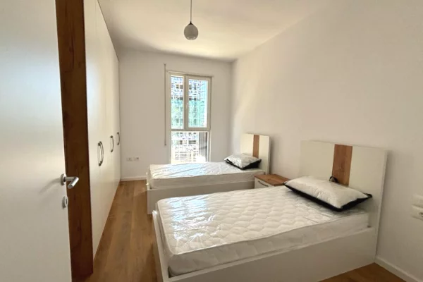 Shtepi me qera Apartament ne Tirane, 2+1, Mobilimi E mobiluar, Pagesa 80,000  Leke.