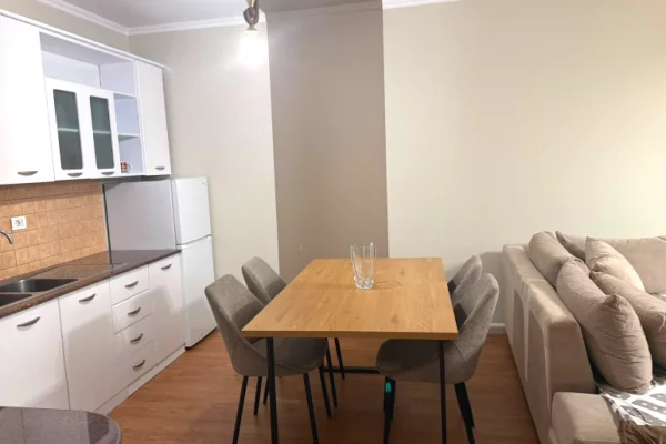 Shtepi me qera Apartament ne Tirane, 1+1, Mobilimi E mobiluar, Pagesa 70,000  Leke.