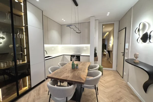 Shtepi ne shitje Apartament ne Tirane, 2+1, Mobilimi E mobiluar, Pagesa 410,000  Euro.